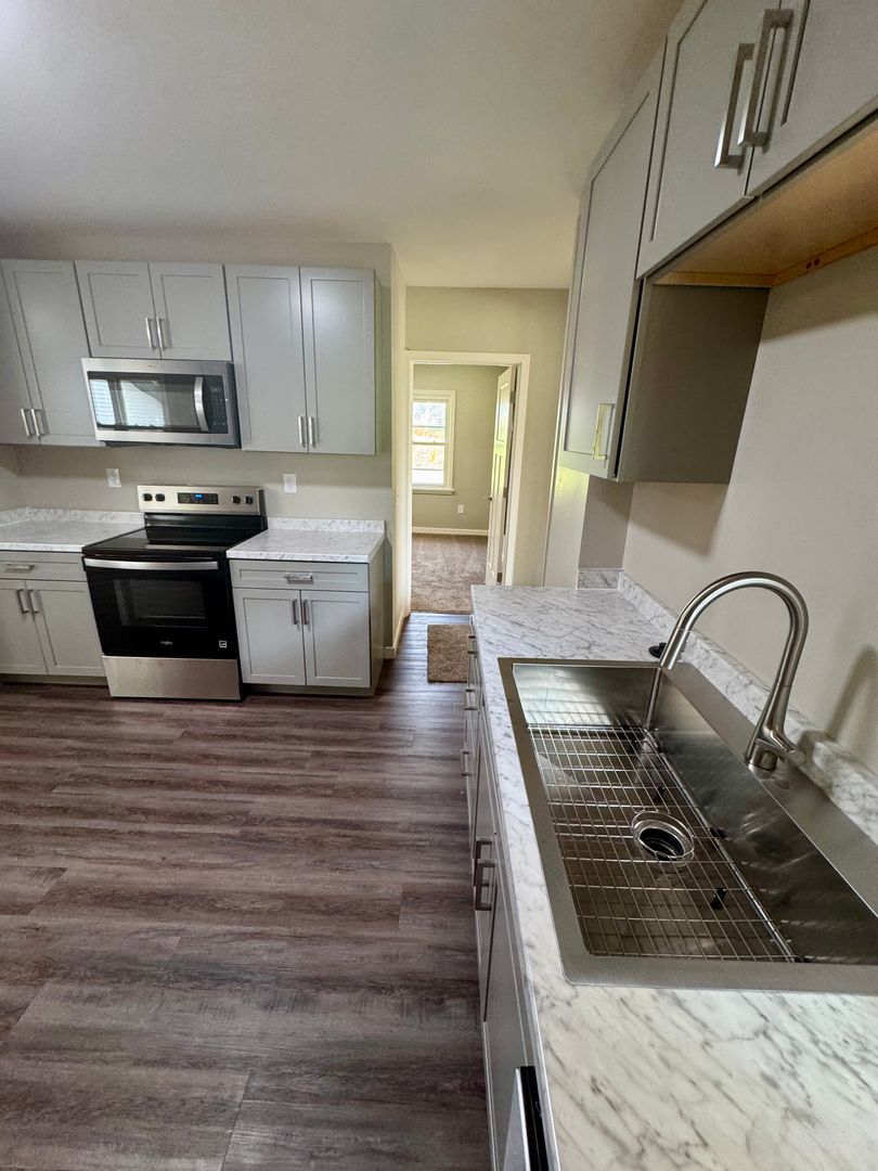 West Lafayette House: 9219 N 100 W