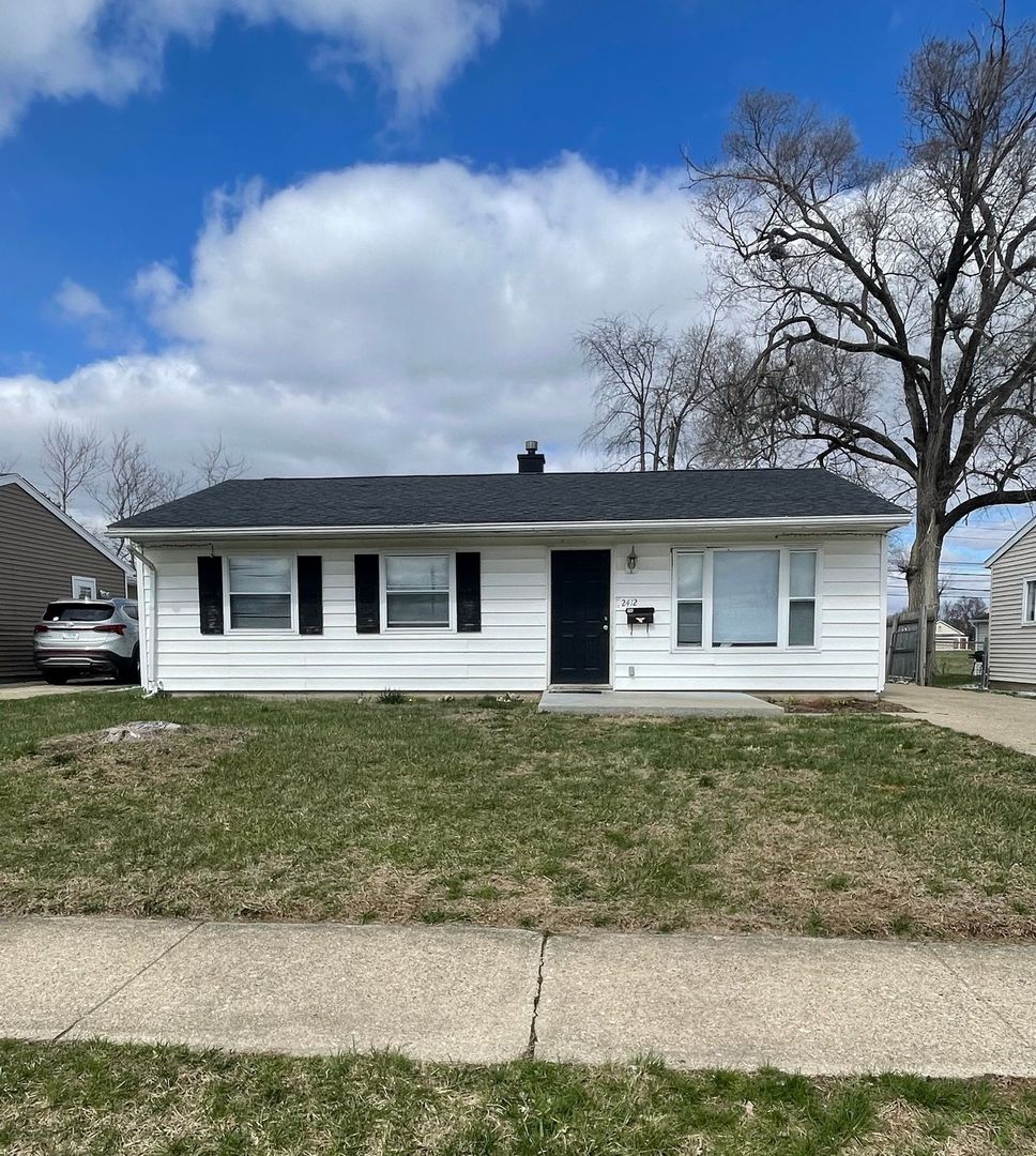 Lafayette House: 2412 Yuma Dr