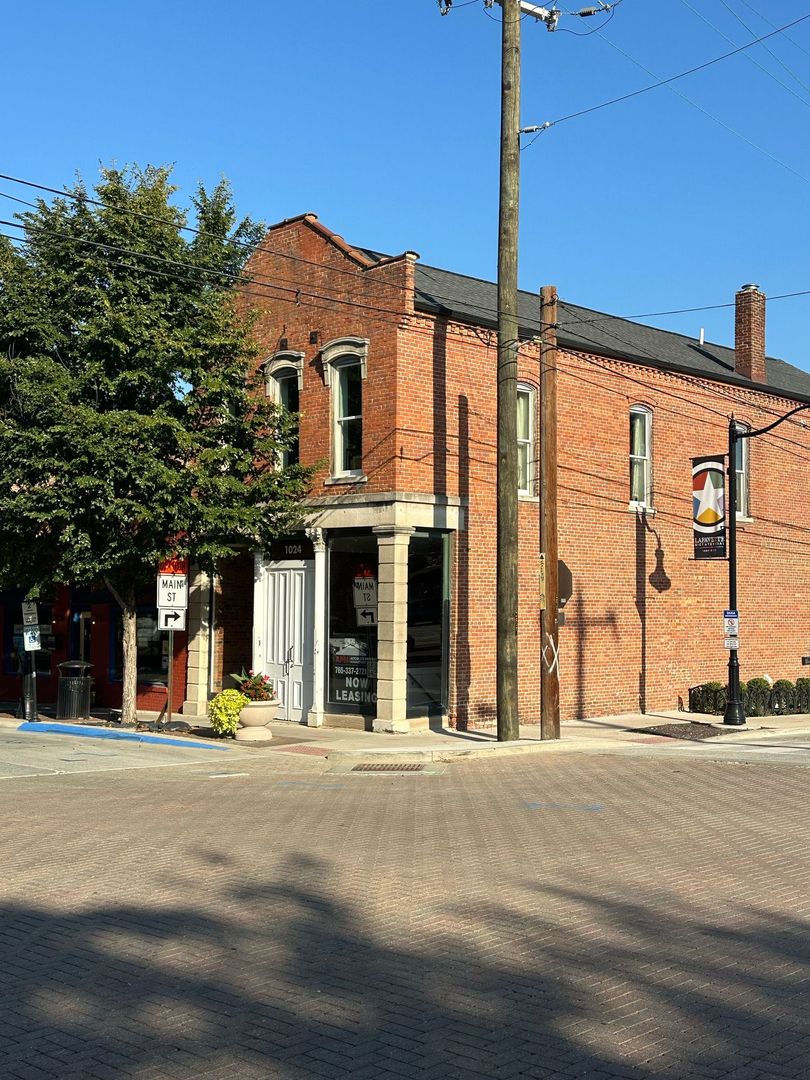 Lafayette Apartment: 1024 Main st