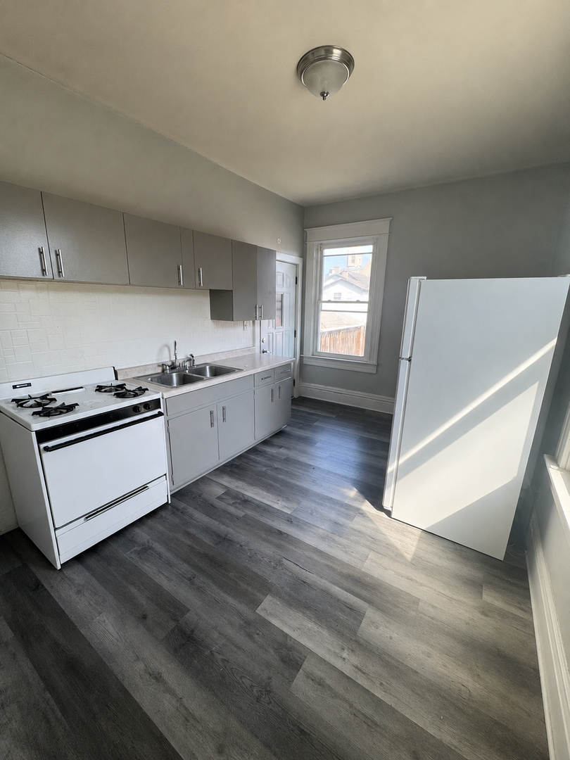 Lafayette Apartment: 804/806 Brown St