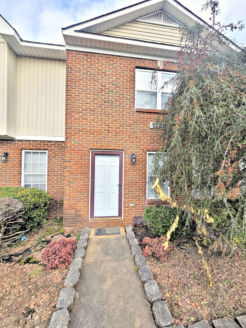 Decatur Apartment: Huntington Place Townhomes