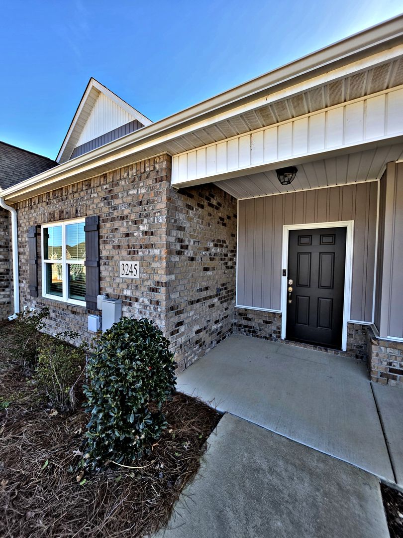 Decatur House: 3245 McClellan Way