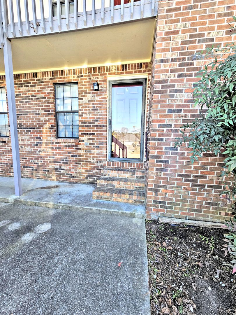 Decatur Apartment: 8th St SE