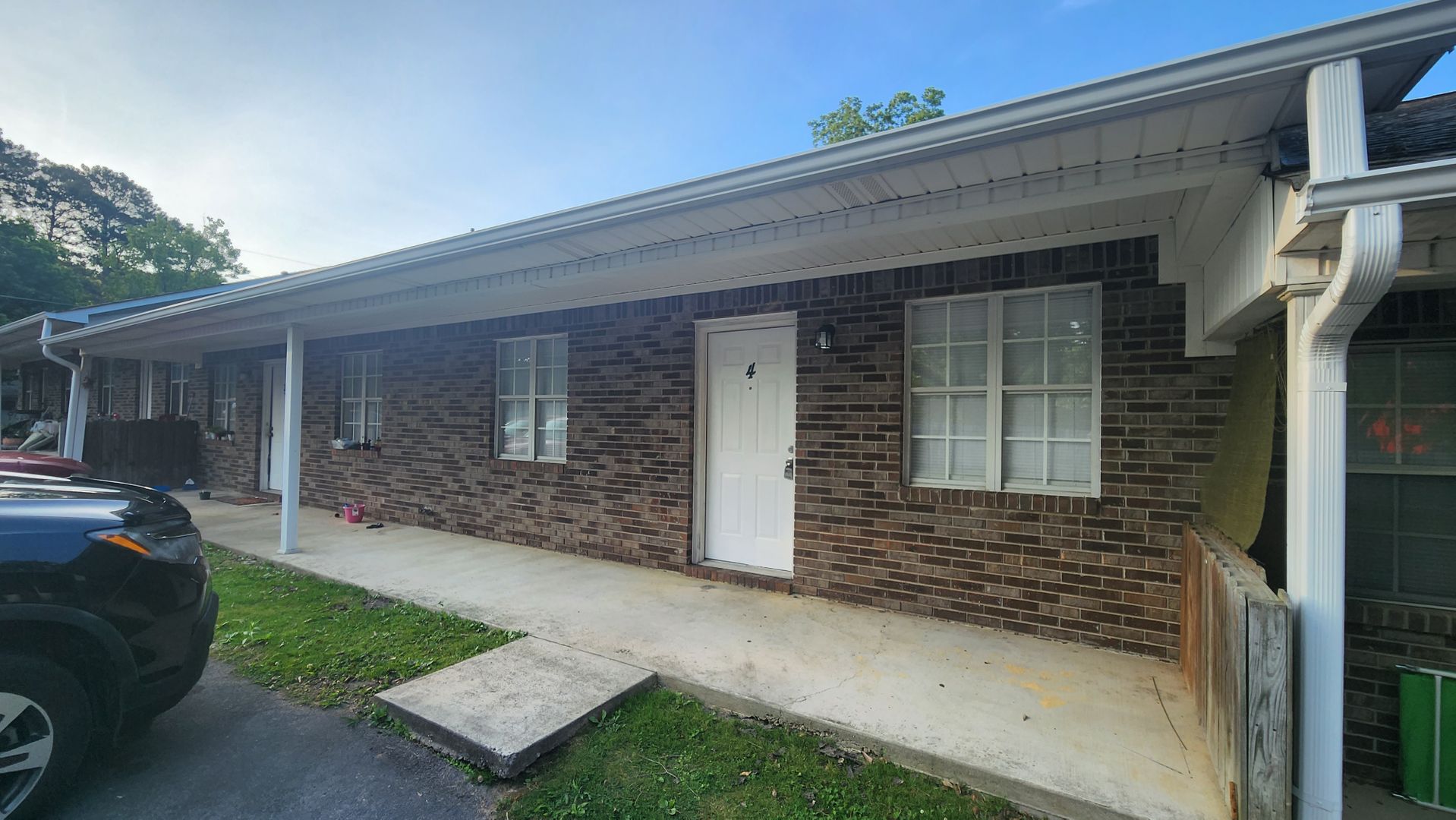 Arab Apartment: 471 4th St NW