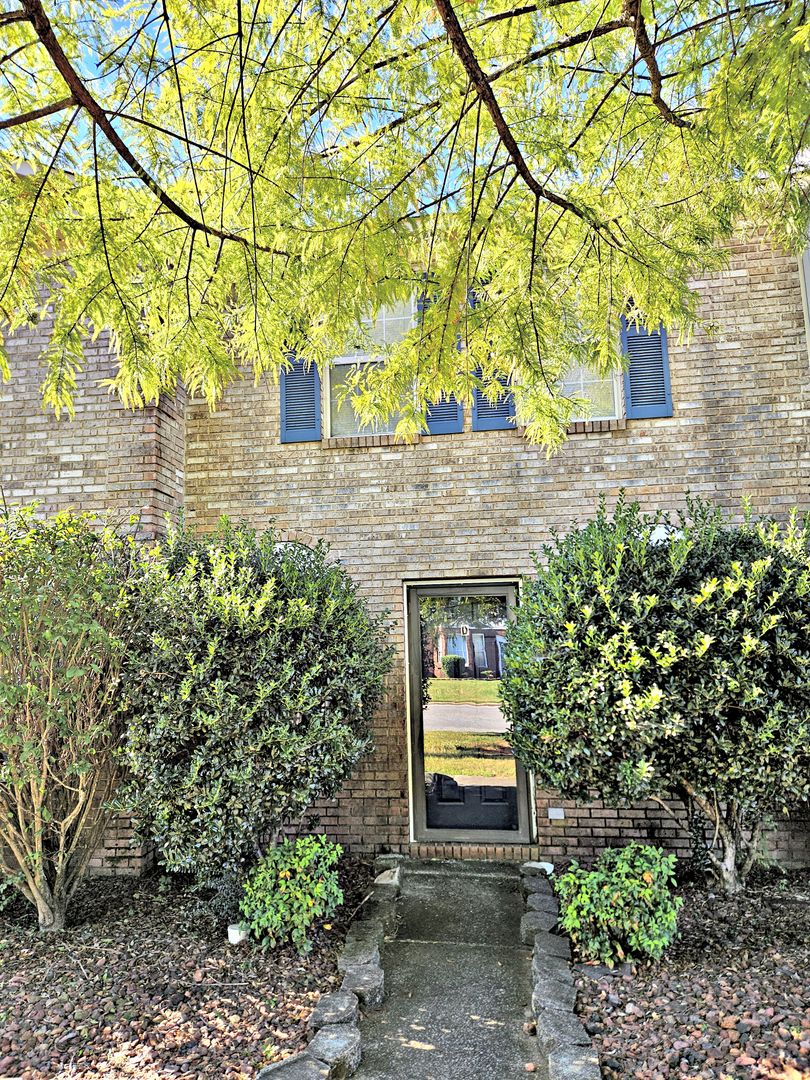 Decatur Apartment: Huntington Place Townhomes
