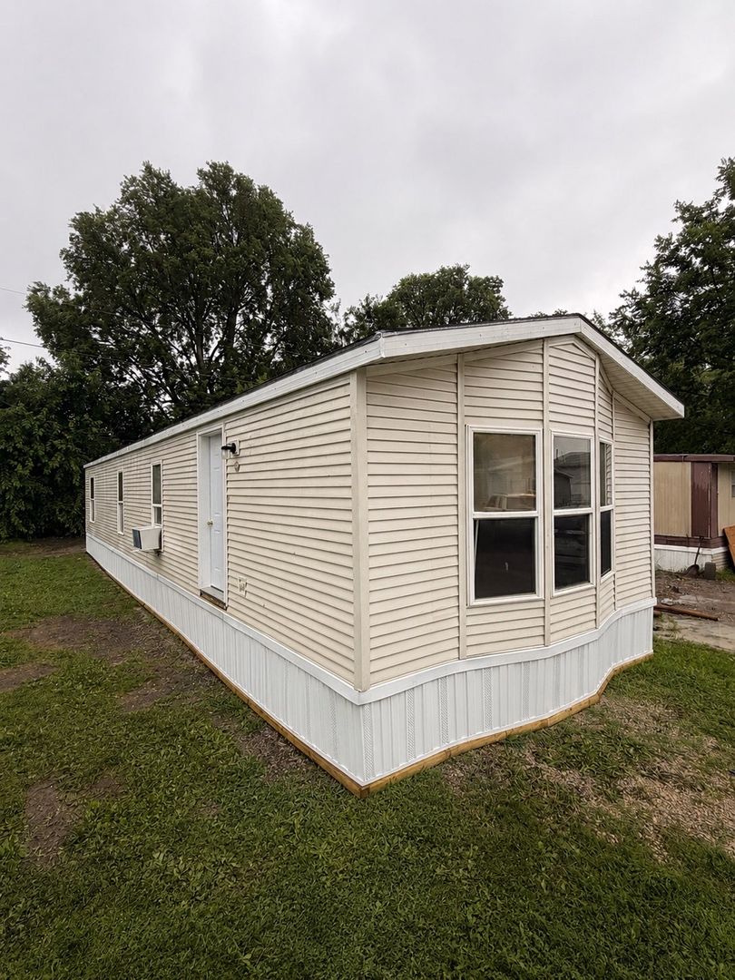 Quasqueton Apartment: 310 s 3rd st