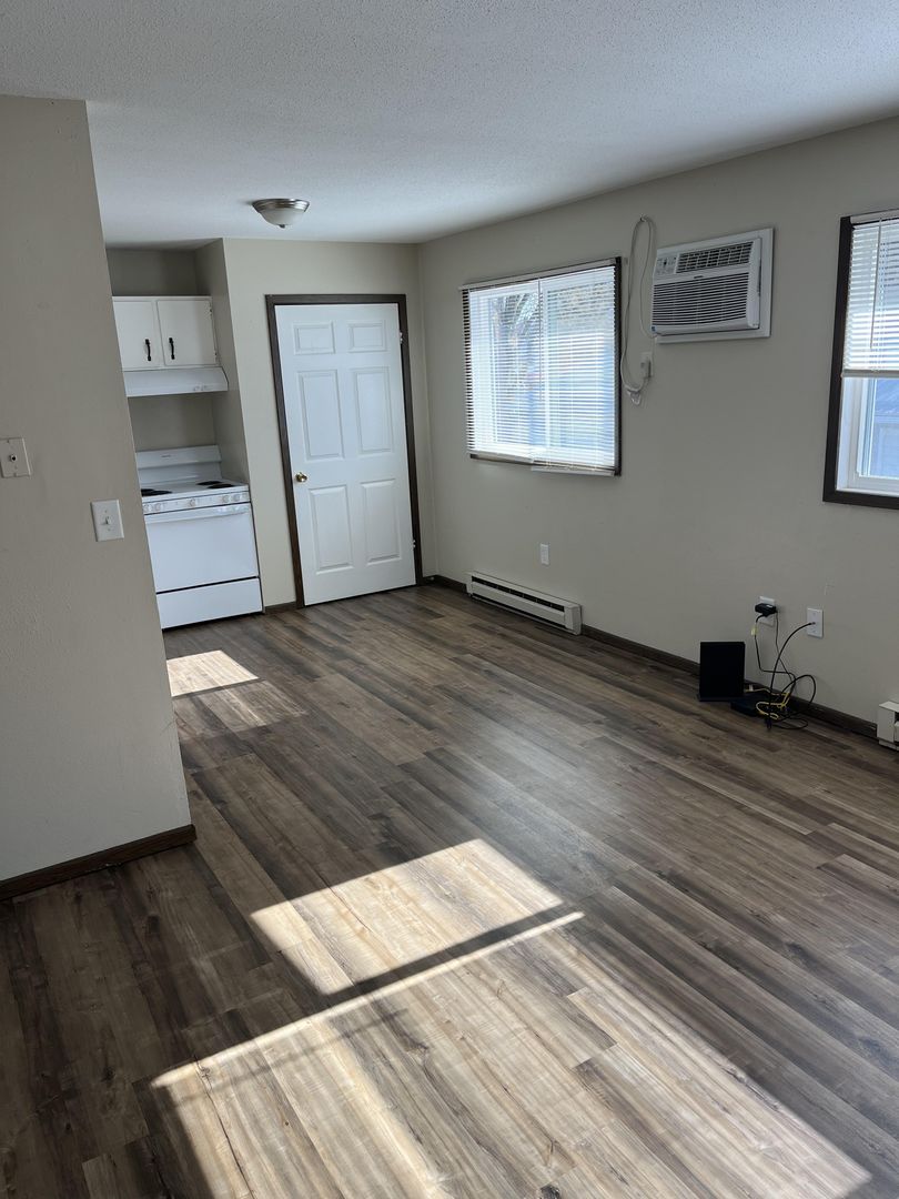 Independence Apartment: 200 9th ave nw
