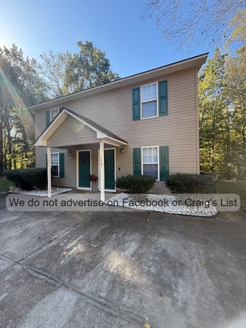 Fayetteville House: 570 Crooked Creek Court