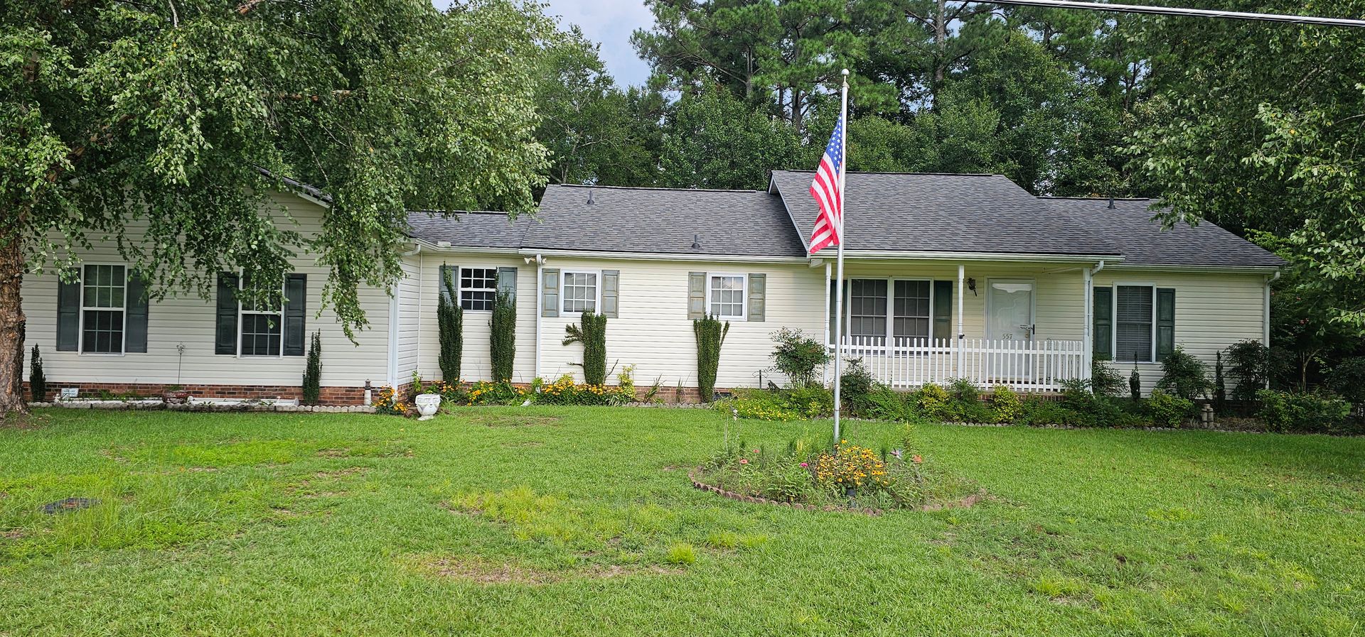 Raeford House: 557 N Parker Church Road