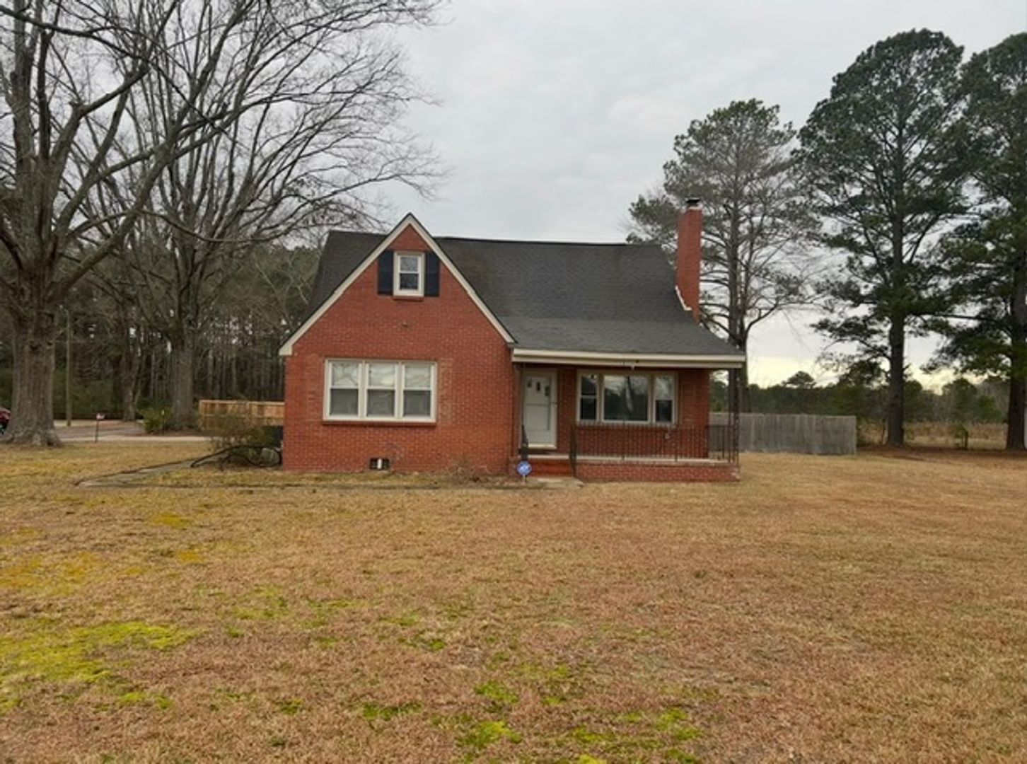 Fayetteville House: 1700 Cedar Creek Road