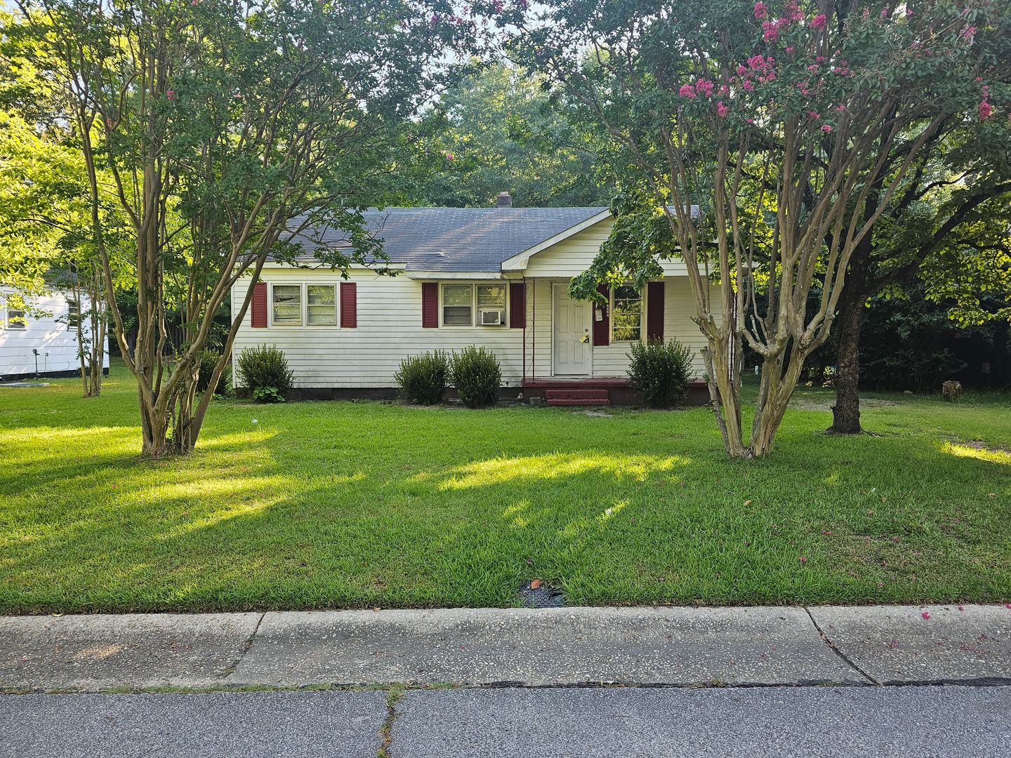 Fayetteville House: 2020 Newark Avenue