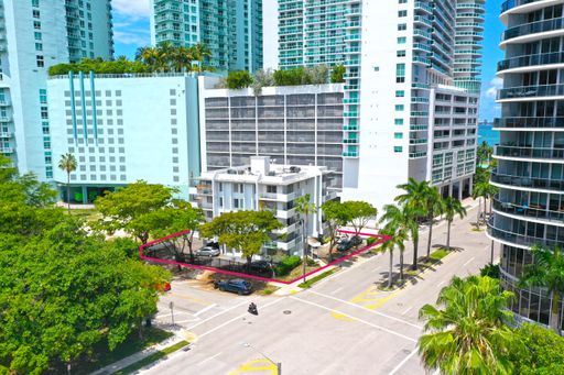 Spectacular Unit In Edgewater – photo 1