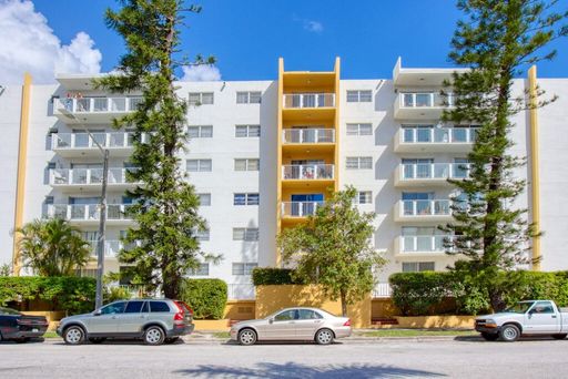 Edgewater / Wynwood / Downtown @ Biscayne and 23rd Street, most central location in the city of Miami... – photo 1