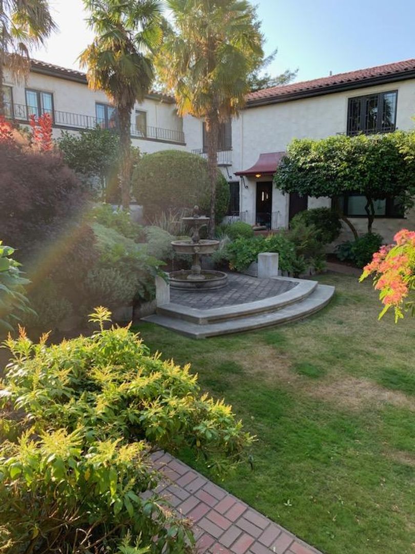 Seattle Townhome: 2205 Bigelow Ave N #2