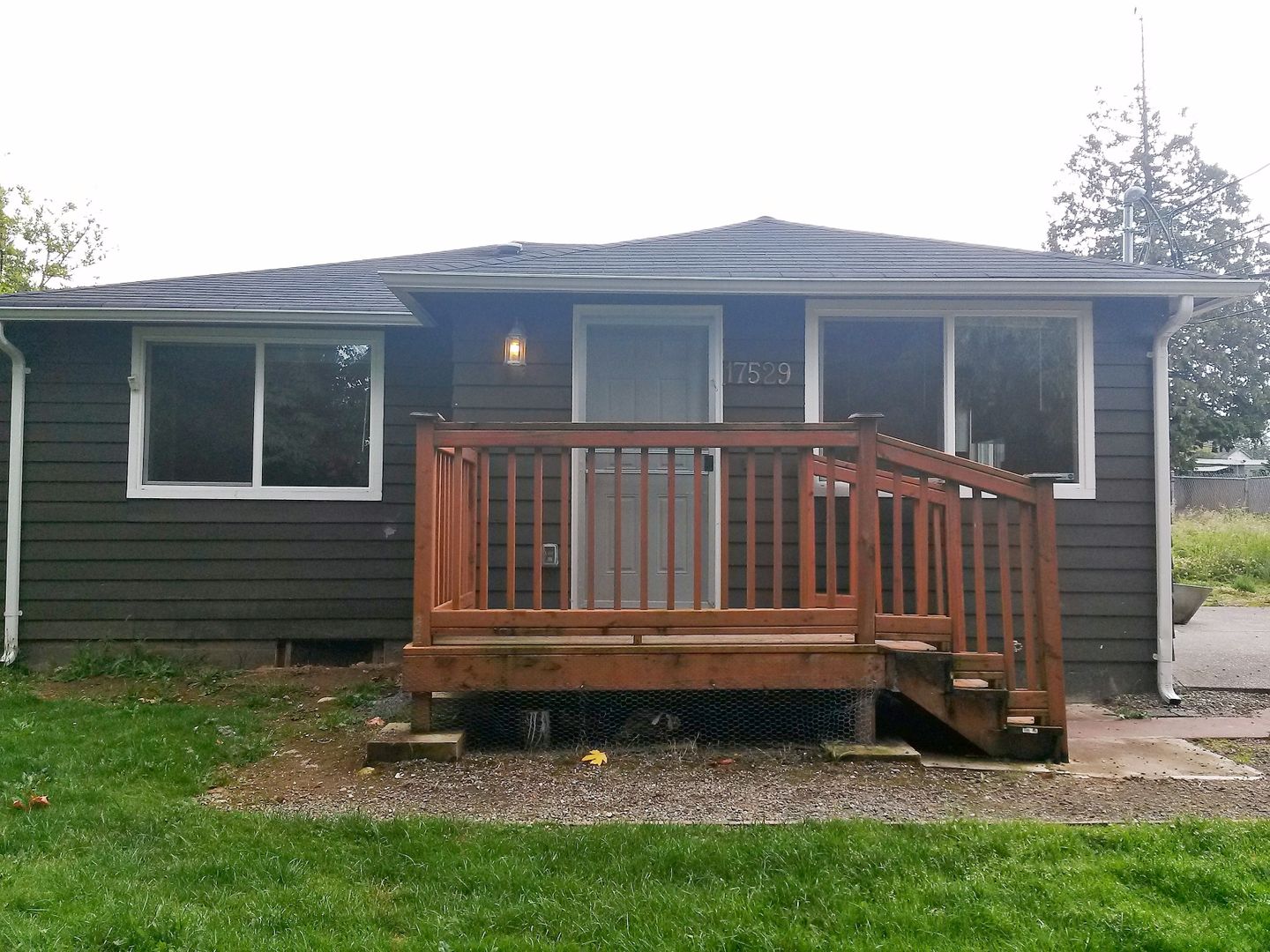 Lynnwood House: 17529 44th Ave W