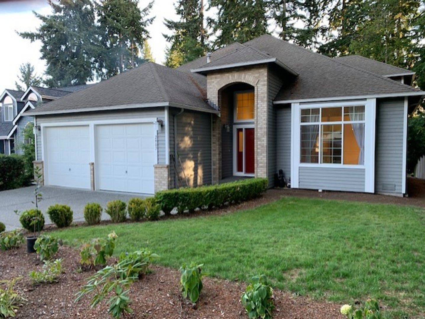 Shoreline House: 2907 NE 196th St