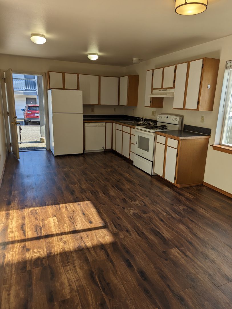 Bellingham Apartment: 3430-3438 Northwest Ave.