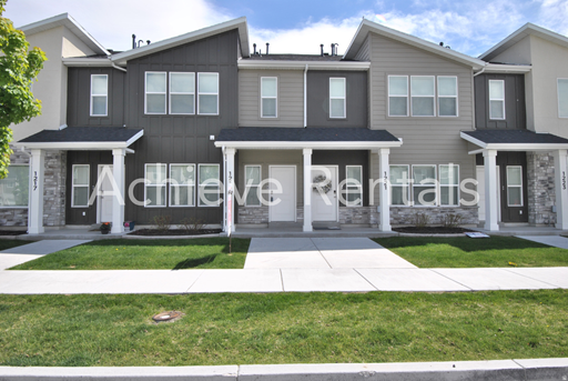 Woodmore Pointe HOA | Modern Logan Townhome in Prime Location – photo 1