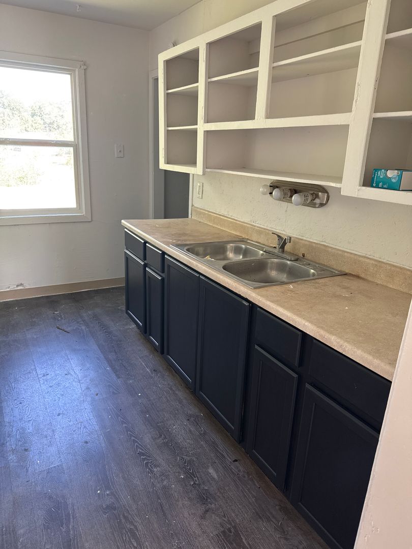 Topeka House: 430 SE 36th St