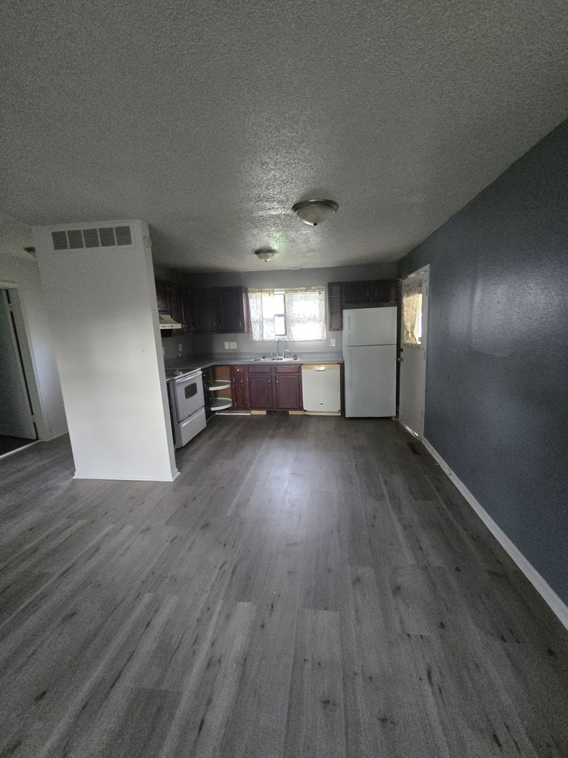 Topeka House: 6624 SW Arborglade