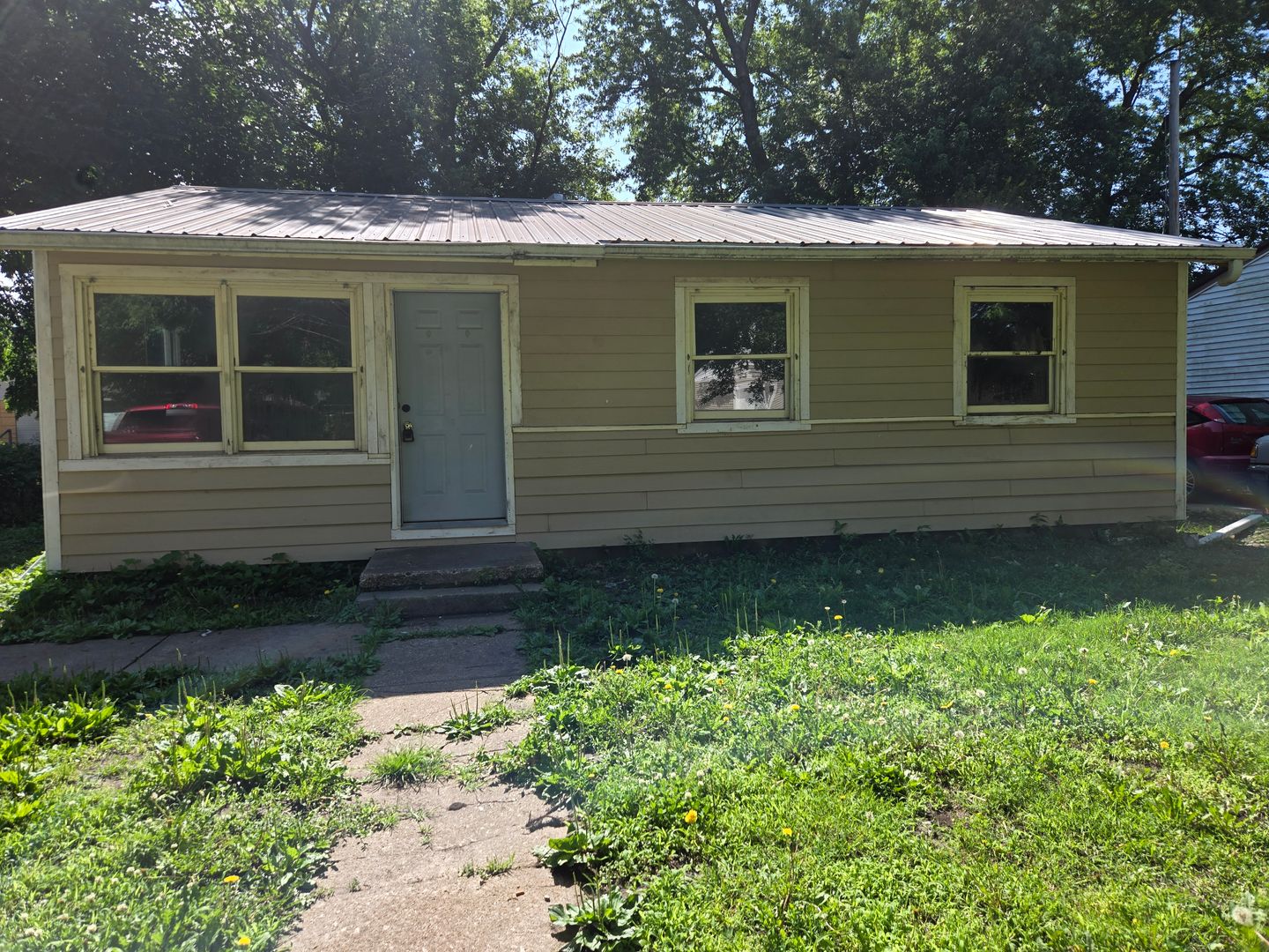 topeka House: 224 SE Lime st