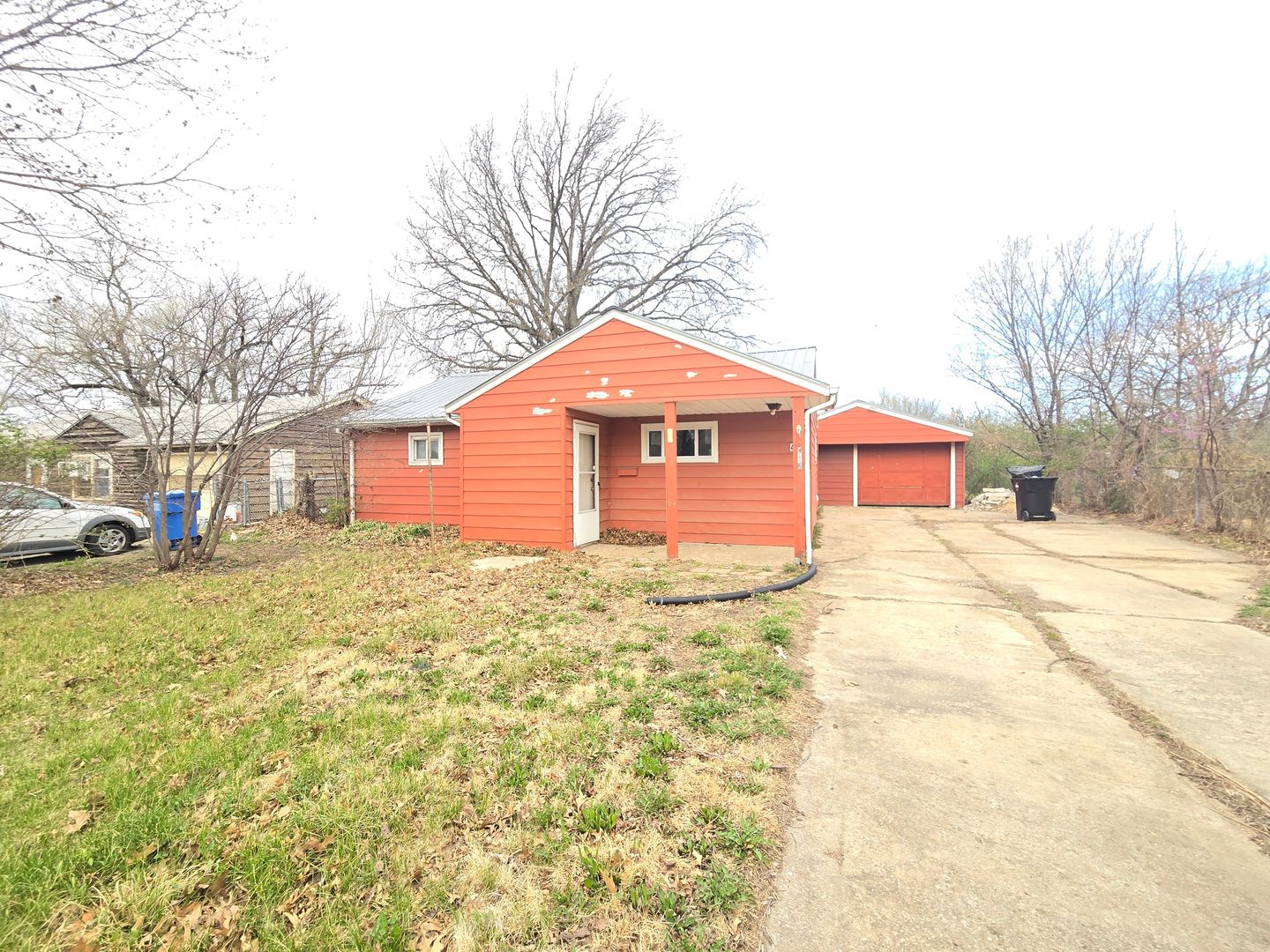 Topeka House: 416 SE Pinecrest DR