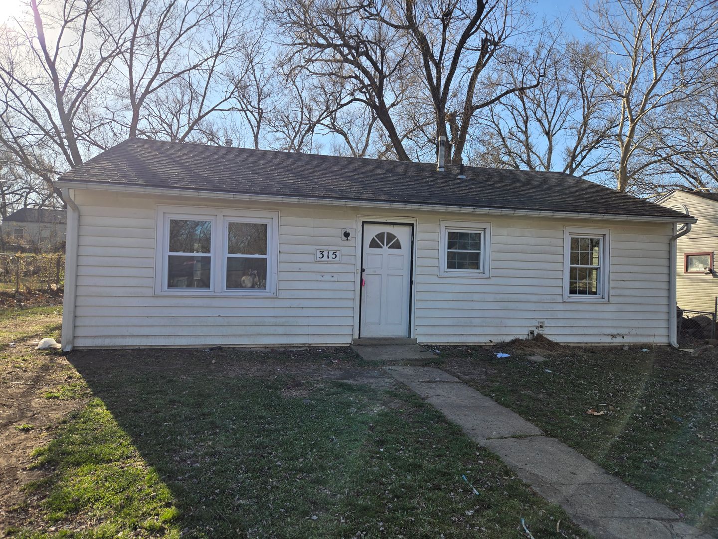 Topeka House: 315 SE 34th