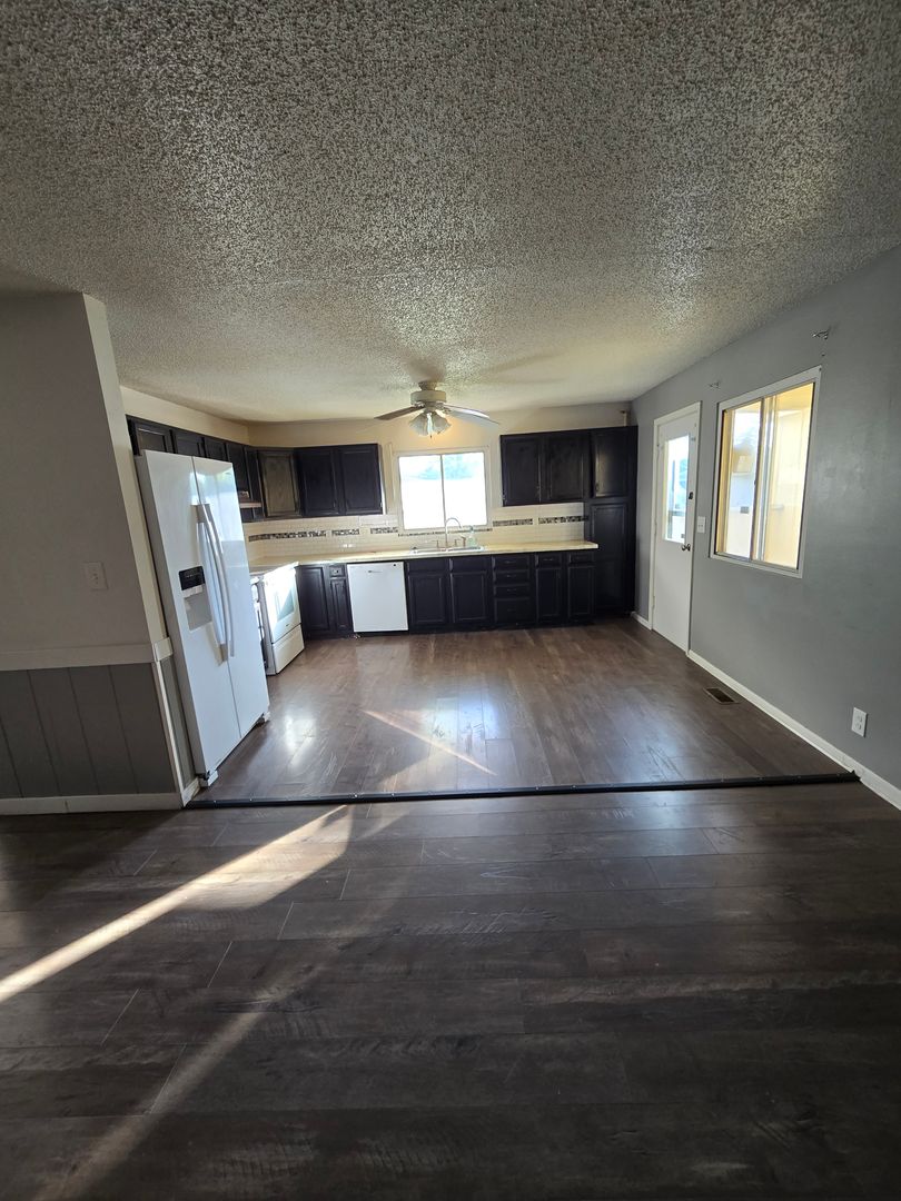 Topeka House: 6931 SW Towerview Lane