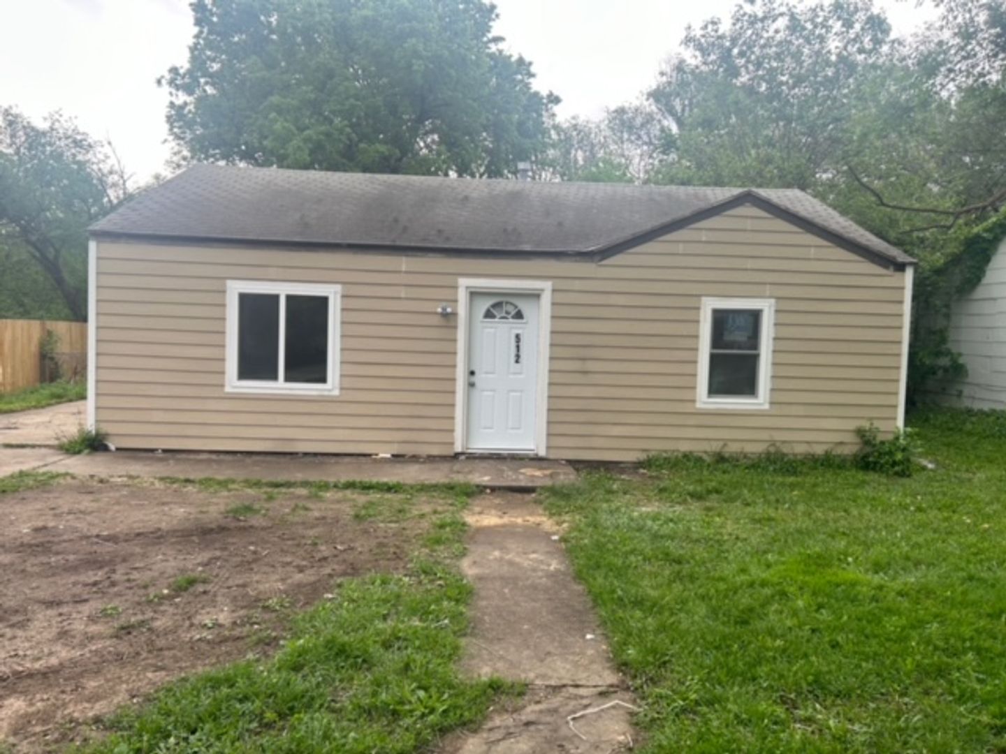 Topeka House: 512 SE 34th St