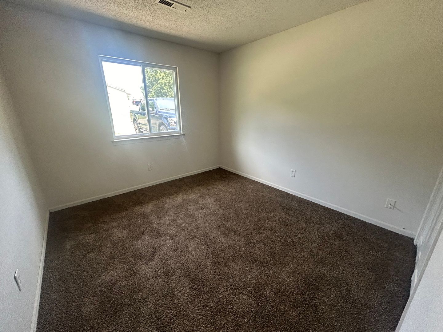 Topeka House: 2104 SE Turnpike