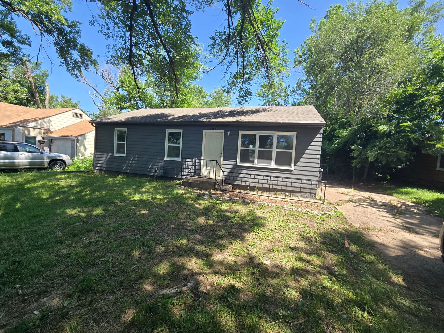 Topeka House: 1800 SE Morrison St