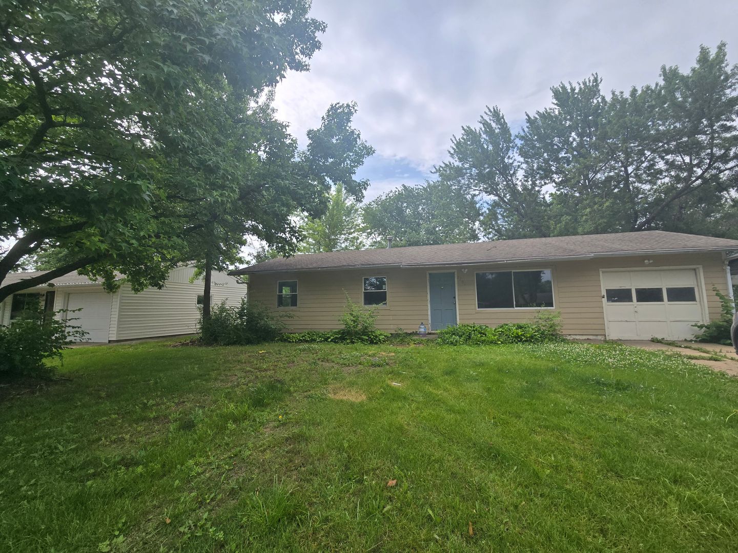 Topeka House: 2201 SE 22nd