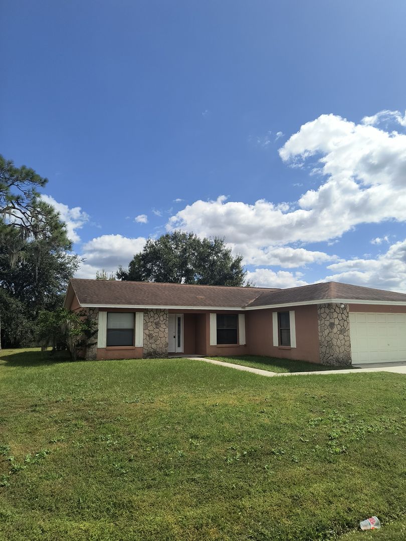 Kissimmee House: 505 Maricopa Drive - *