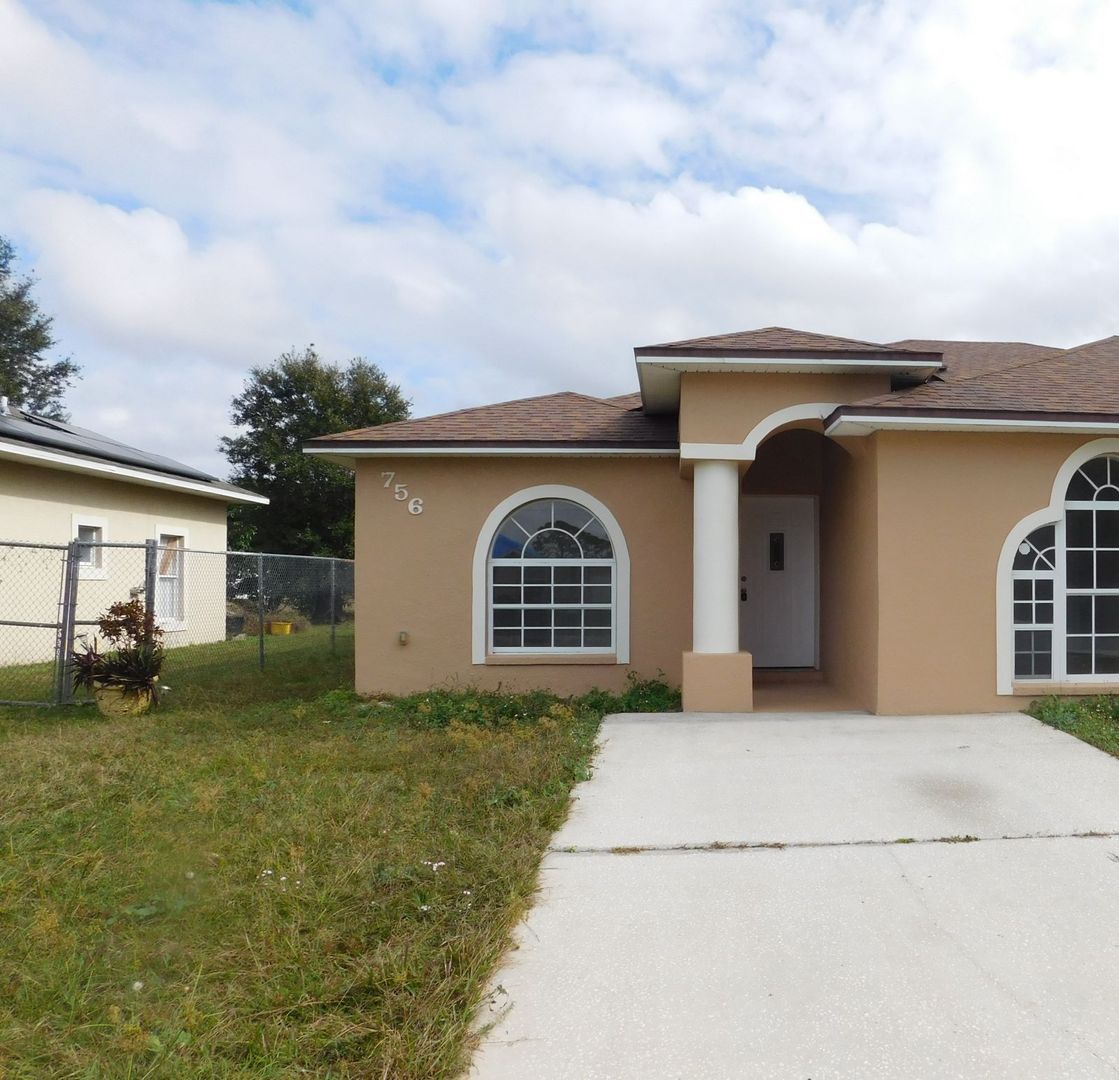 Kissimmee House: 756 Camel Ct