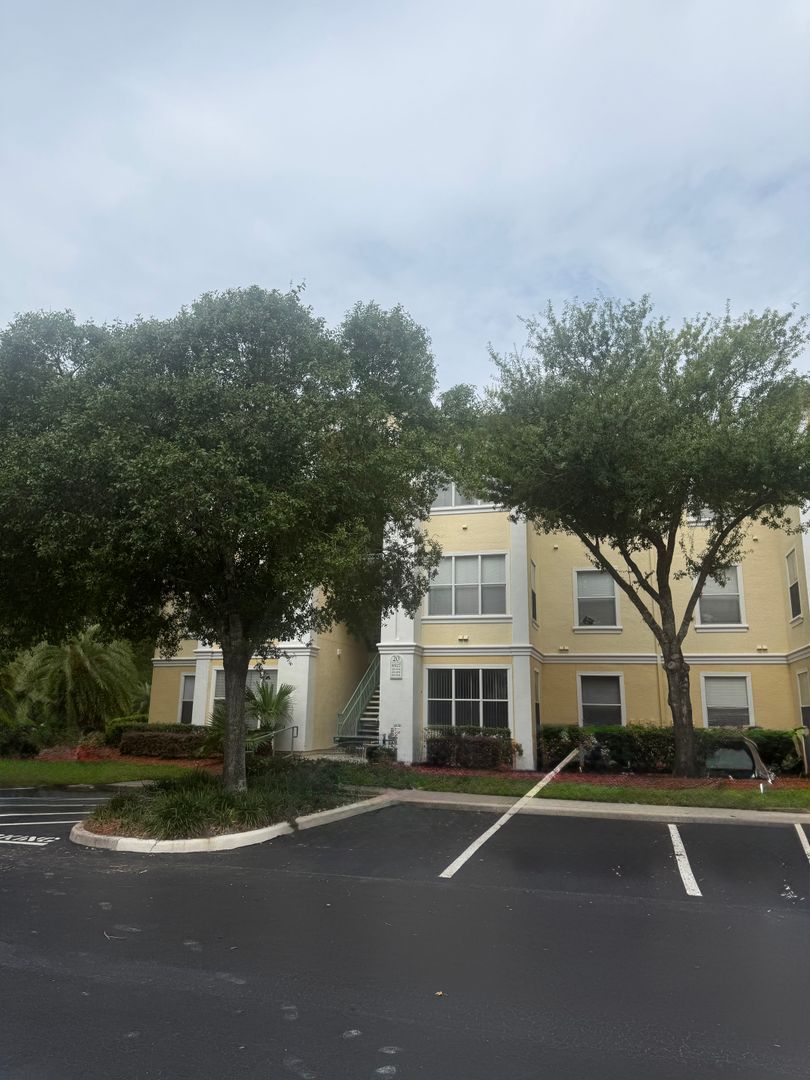 Kissimmee Condo: 8927 Legacy Ct., #20-103 - ..