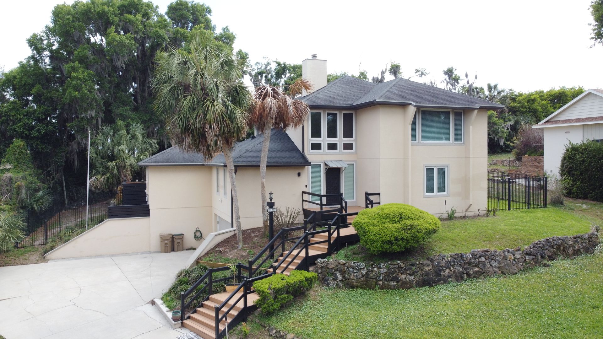 Yalaha House: 6846 Lake View Drive