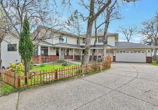 Large 4-bedroom Remodeled home in Lake Wildwood, Penn Valley, CA 95946