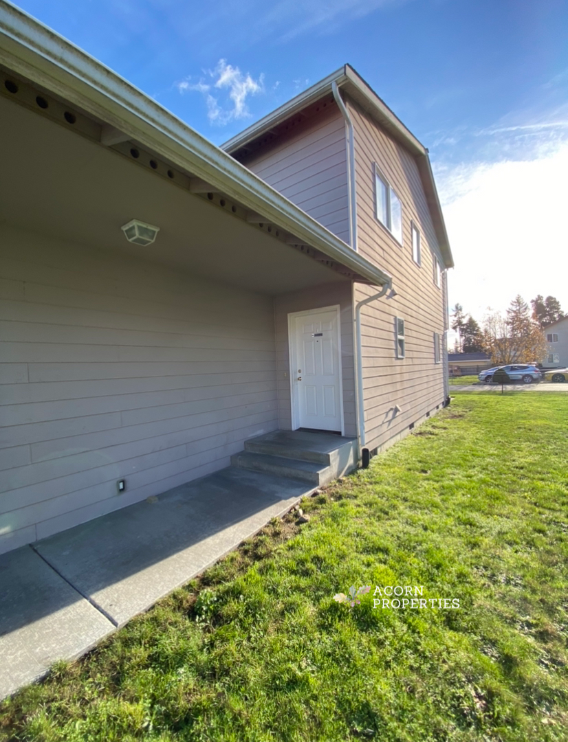 Oak Harbor Apartment: 1314 Fallscreek Loop