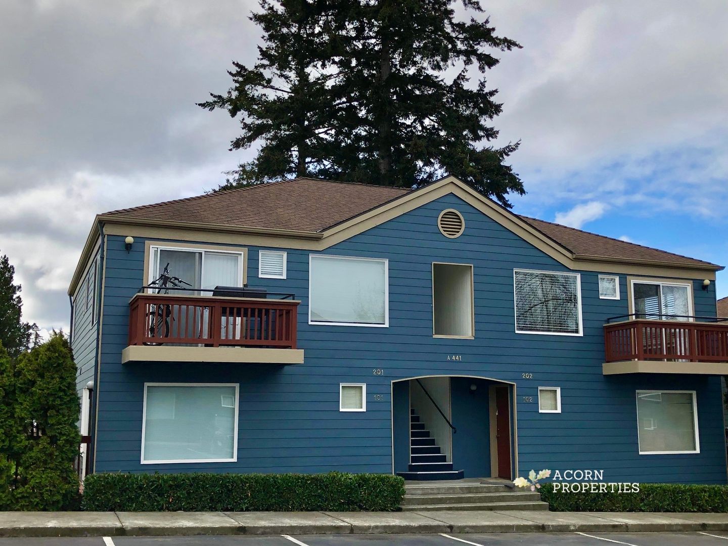 Oak Harbor Apartment: 441 NE Kettle St