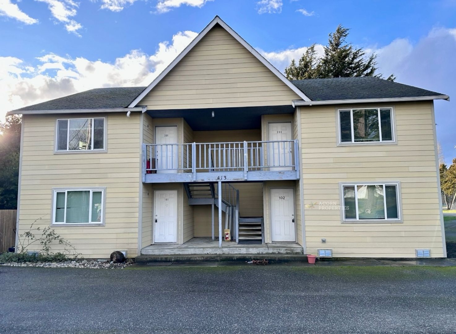 Oak Harbor Apartment: 413 SE Maylor Street