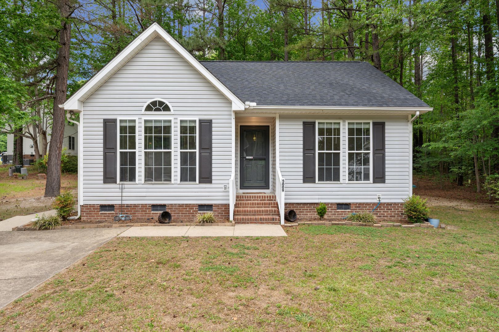 Raleigh House: 5009 Rose Water Pl