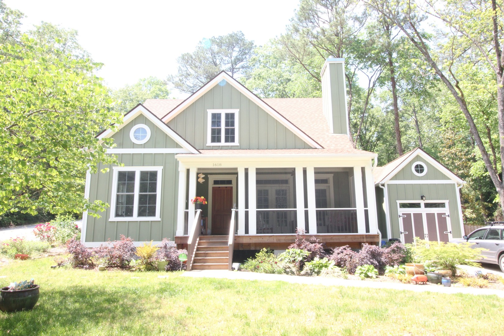 Durham House: 1618 James St