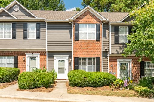 **Move in Special** Townhome in North West Raleigh: Available Now – photo 1