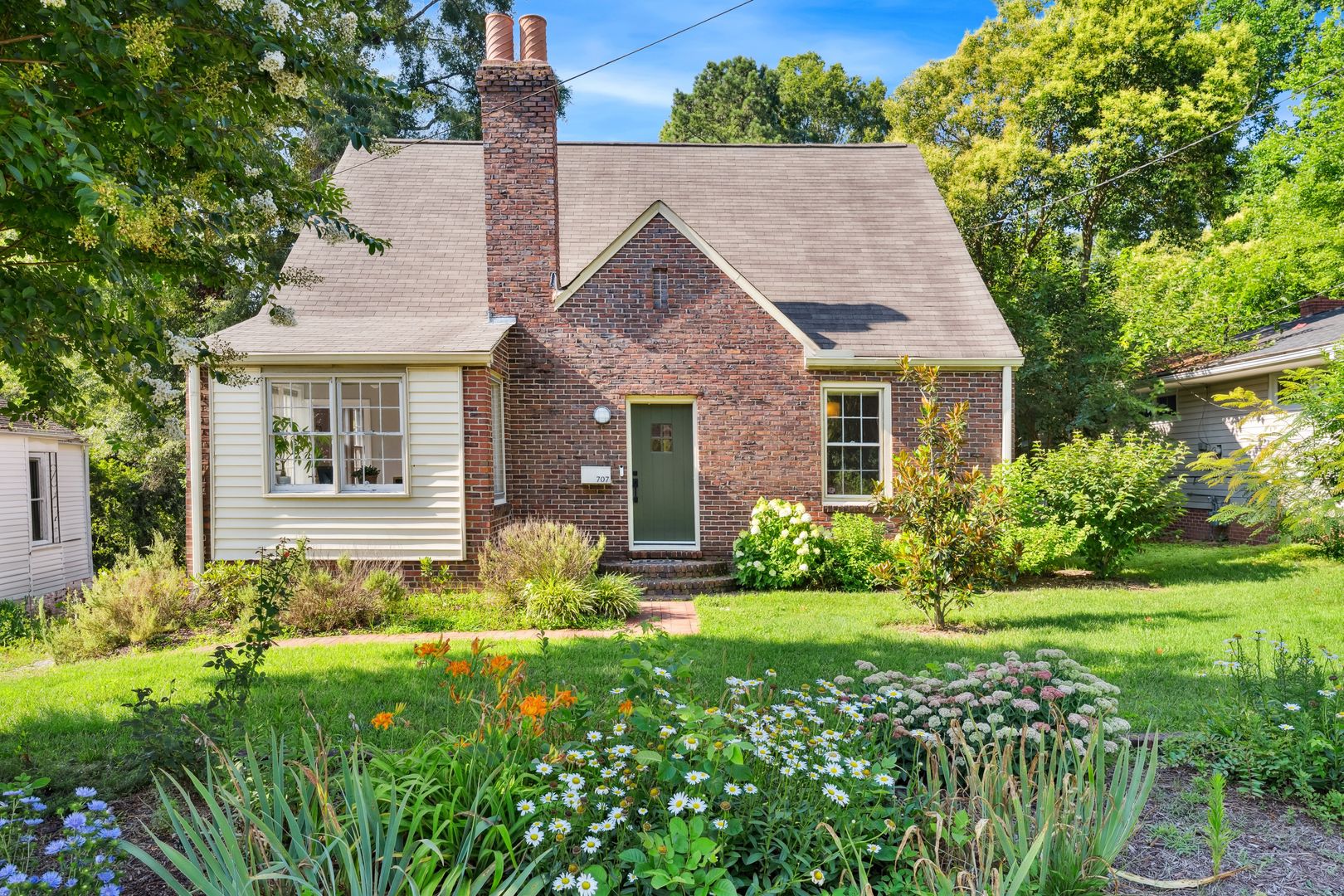 Durham House: 707 W Club Blvd