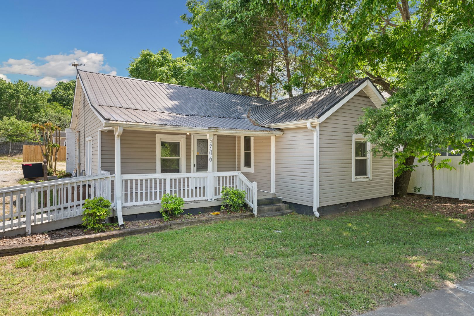 Wake Forest House: 706 N White