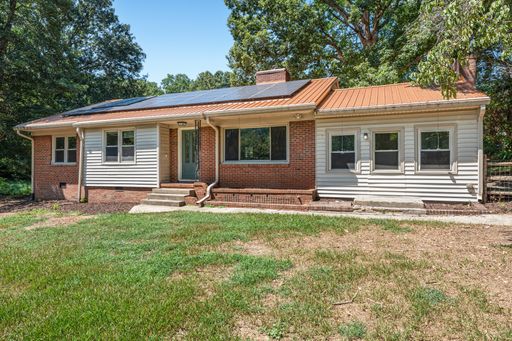 3 BED+BONUS/1.5 BATH Home + 2 Fenced Acres - Available NOW! – photo 1