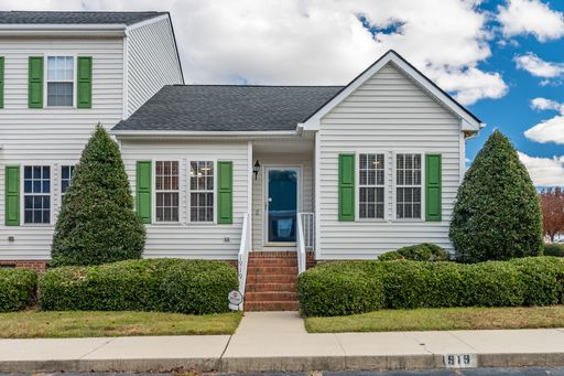 Cute 2 Bedroom Ranch Townhome - With Covered Deck and Fenced in Yard! Fuquay Varina - Available Now! – photo 1