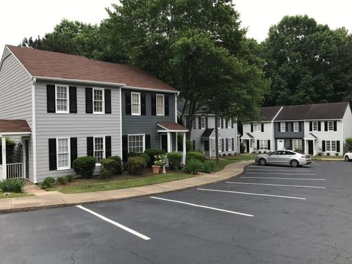 Beautiful and Affordable 2 bed/2.5 bath Townhome in West Raleigh near Cary Crossroads - Pet Friendly! – photo 1