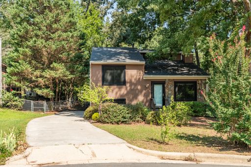 3-Bedroom with Expansive Yard in Raleigh, NC – photo 1