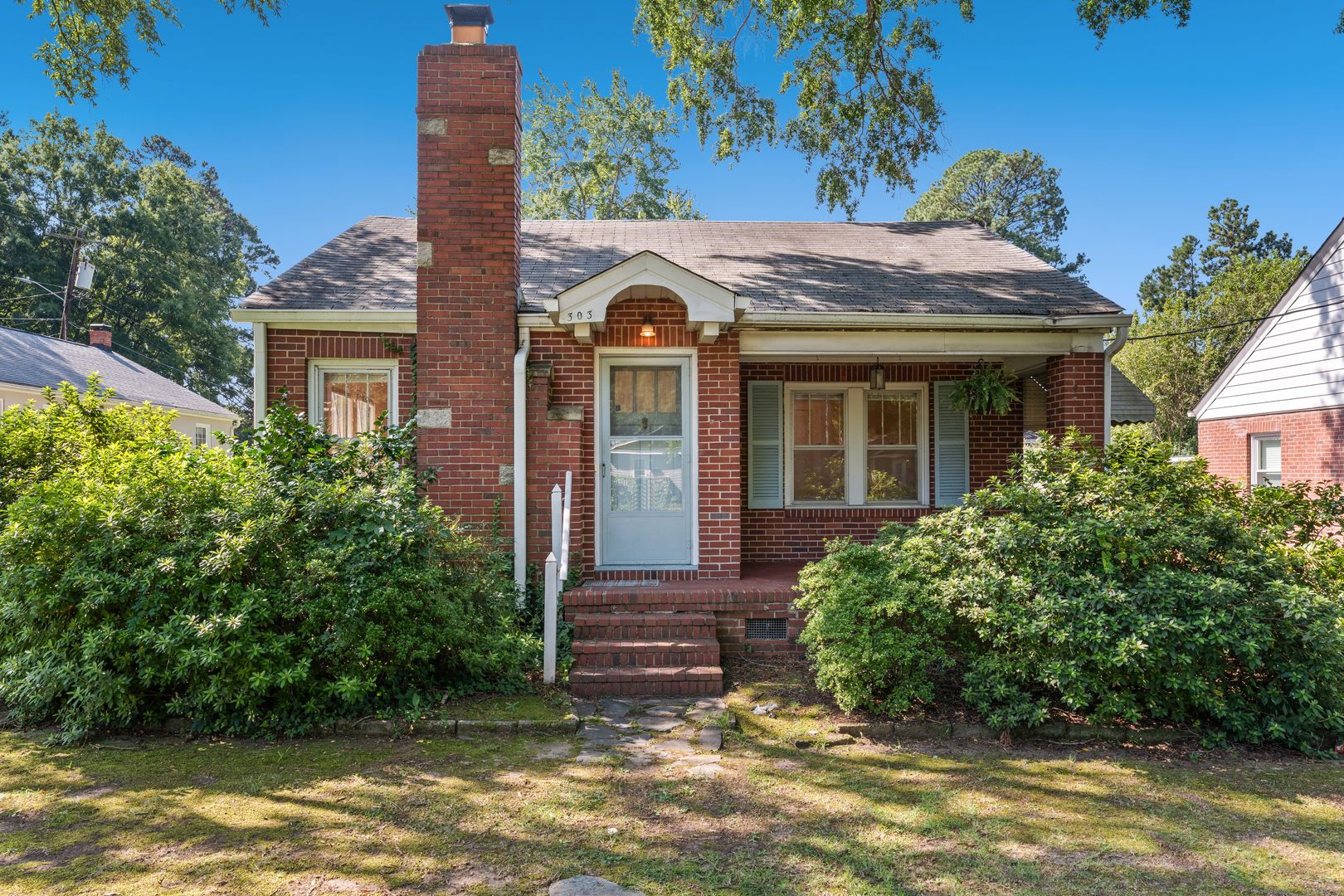 Durham House: 303 W Carver St